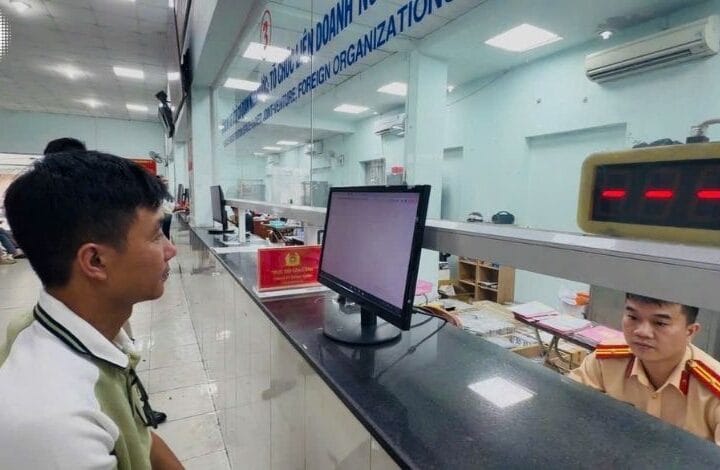 TP.HCM chính thức giảm lệ phí biển số ô tô xuống còn 14 triệu đồng