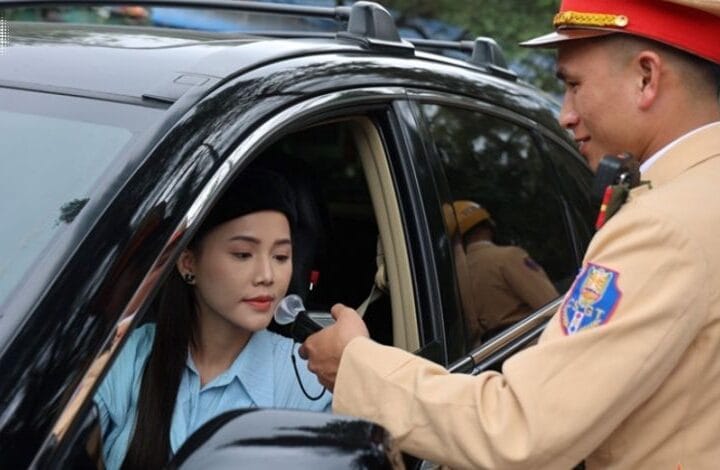 Mức phạt nồng độ cồn Tết 2026: Uống 1 ly bia phạt bao nhiêu tiền?