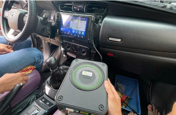 So sánh loa sub QDJ Q8R và Q8A: Đâu là “vua” trầm phân khúc giá rẻ?