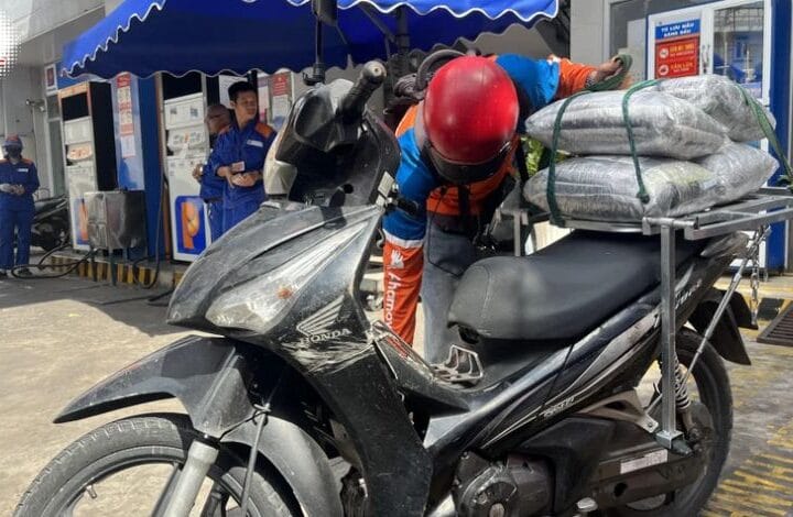 Có cần rút hết xăng RON 95 trước khi đổ xăng sinh học?