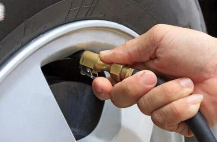 Cách bơm lốp ô tô ngày nắng nóng để tránh nguy cơ nổ lốp